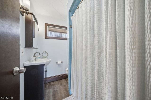 11 Deane Rd, Hopatcong Boro, NJ 07843
