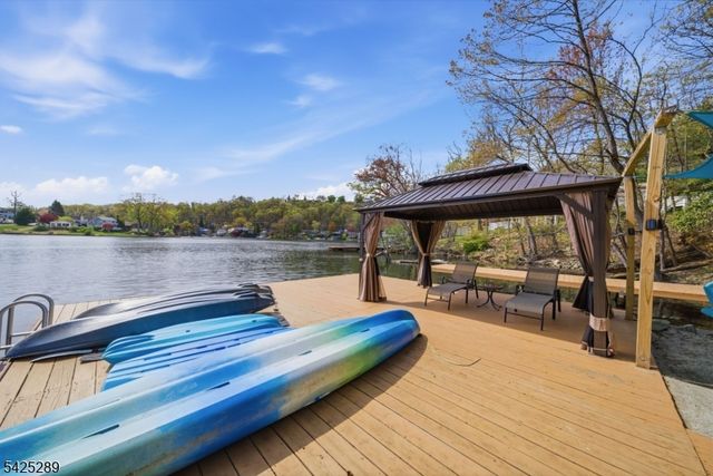 11 Deane Rd, Hopatcong Boro, NJ 07843