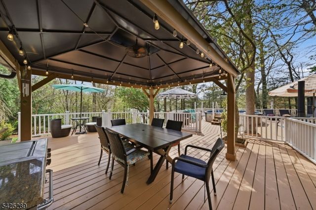 11 Deane Rd, Hopatcong Boro, NJ 07843