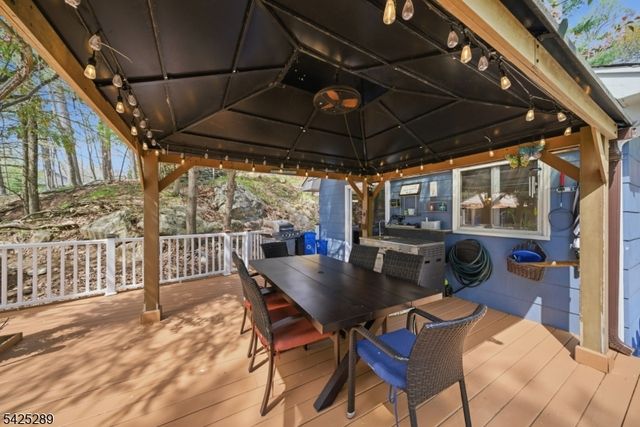 11 Deane Rd, Hopatcong Boro, NJ 07843
