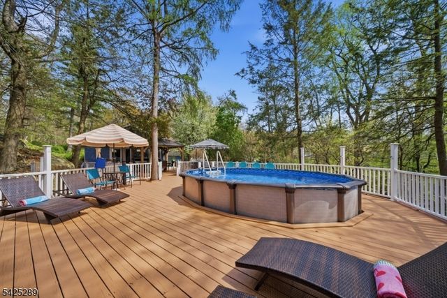 11 Deane Rd, Hopatcong Boro, NJ 07843