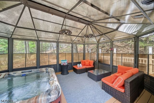 11 Deane Rd, Hopatcong Boro, NJ 07843
