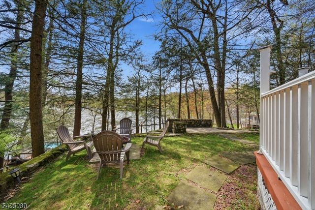 11 Deane Rd, Hopatcong Boro, NJ 07843
