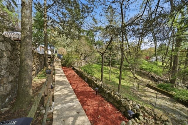 11 Deane Rd, Hopatcong Boro, NJ 07843