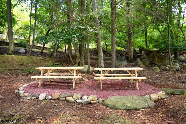 11 Deane Rd, Hopatcong Boro, NJ 07843