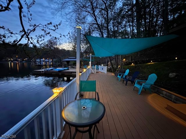 11 Deane Rd, Hopatcong Boro, NJ 07843