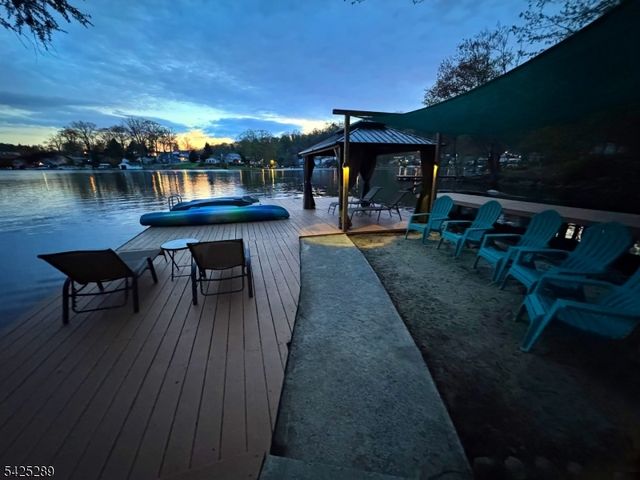 11 Deane Rd, Hopatcong Boro, NJ 07843