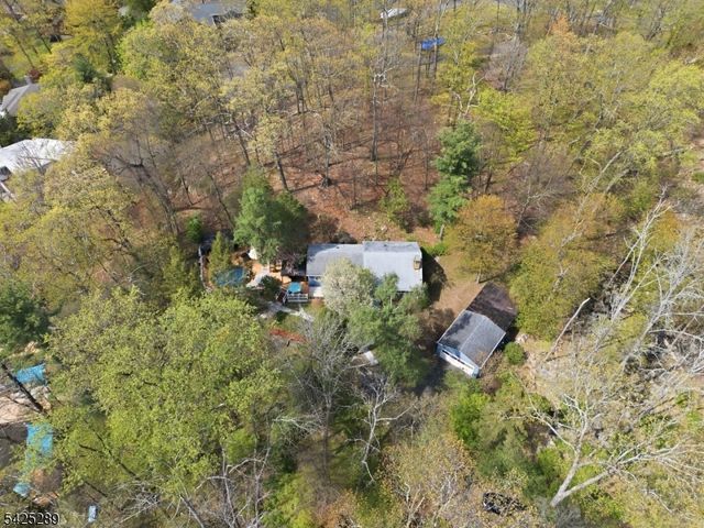11 Deane Rd, Hopatcong Boro, NJ 07843
