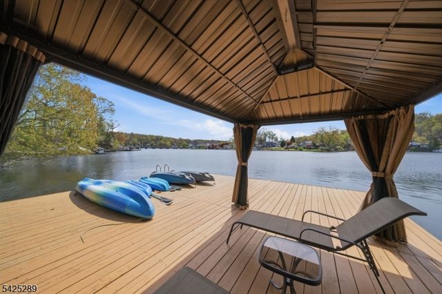 11 Deane Rd, Hopatcong Boro, NJ 07843