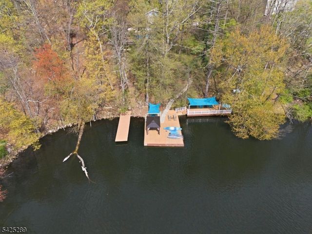 11 Deane Rd, Hopatcong Boro, NJ 07843