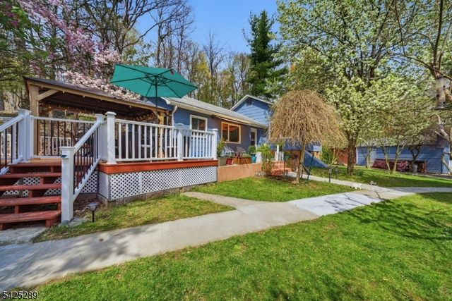 11 Deane Rd, Hopatcong Boro, NJ 07843