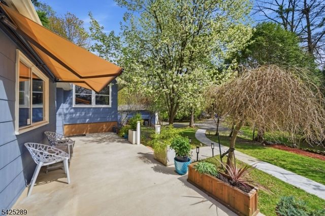 11 Deane Rd, Hopatcong Boro, NJ 07843