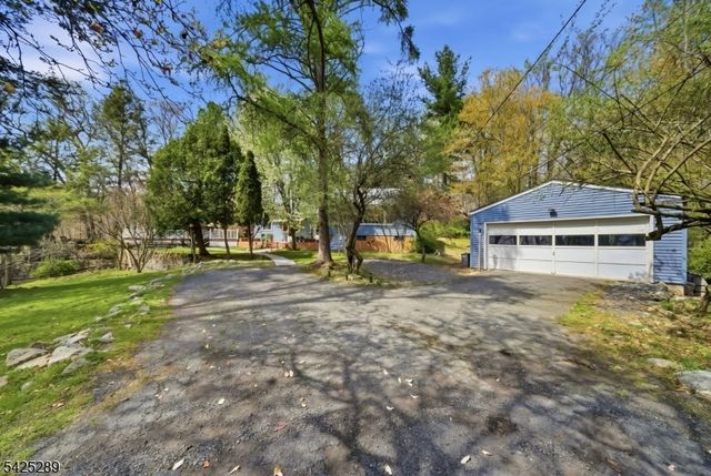 11 Deane Rd, Hopatcong Boro, NJ 07843
