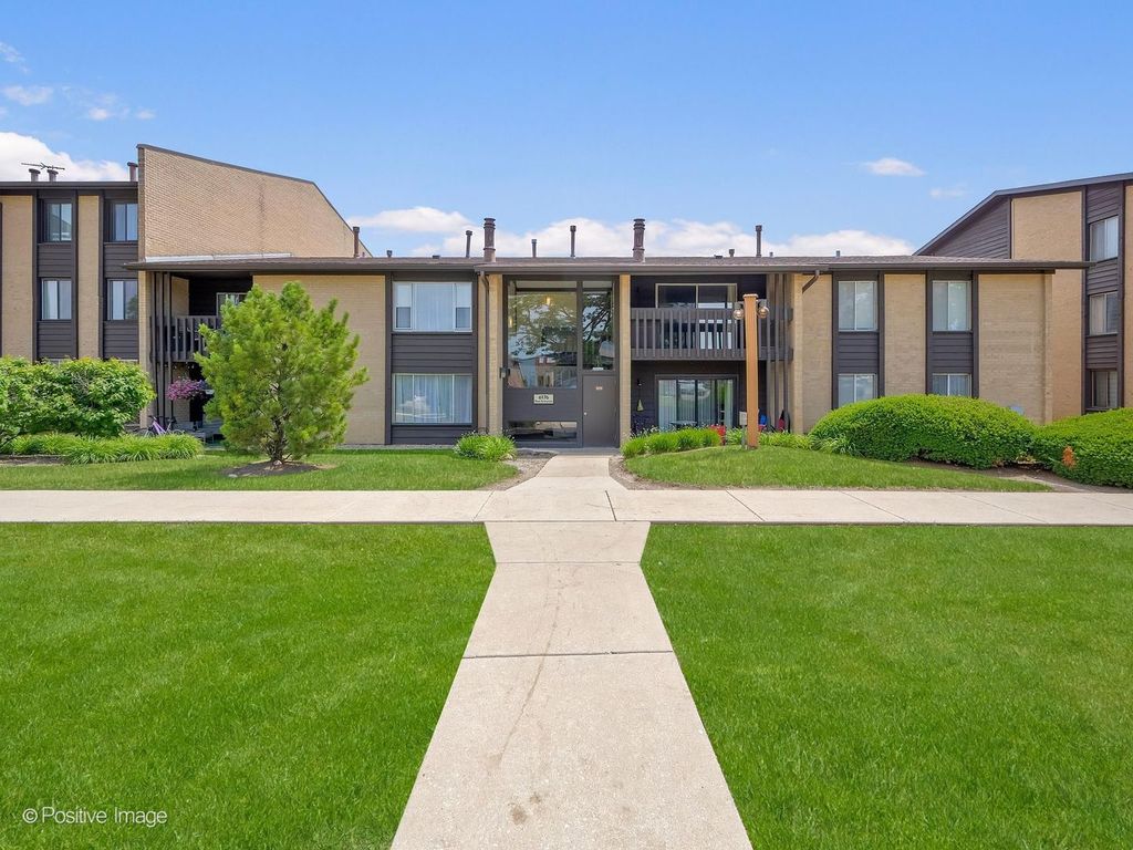 6176 Knoll Lane Court 203, Willowbrook, IL 60527
