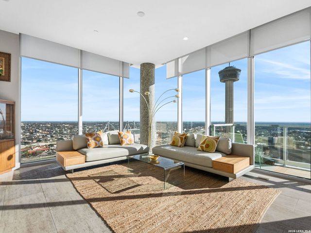 610 E Market St Unit 2807, San Antonio, TX 78205