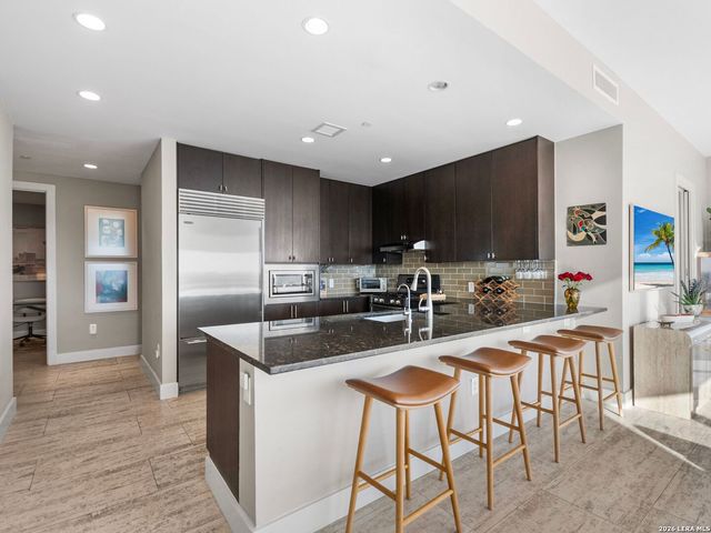 610 E Market St Unit 2807, San Antonio, TX 78205