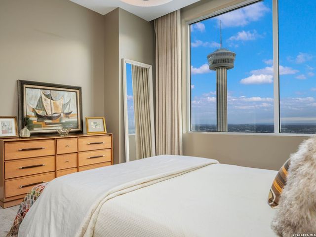 610 E Market St Unit 2807, San Antonio, TX 78205