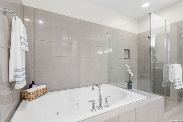 610 E Market St Unit 2807, San Antonio, TX 78205