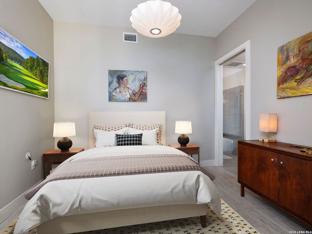 610 E Market St Unit 2807, San Antonio, TX 78205