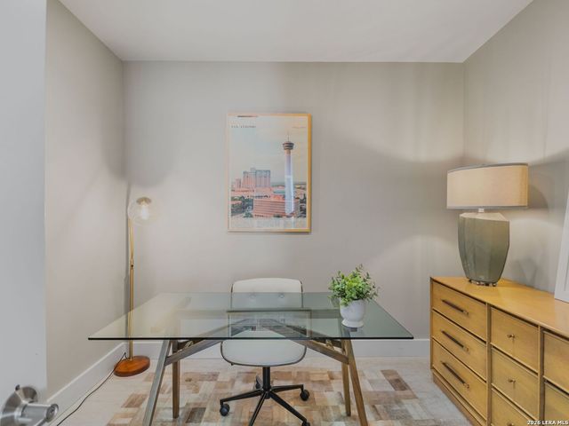 610 E Market St Unit 2807, San Antonio, TX 78205