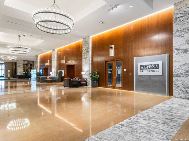 610 E Market St Unit 2807, San Antonio, TX 78205