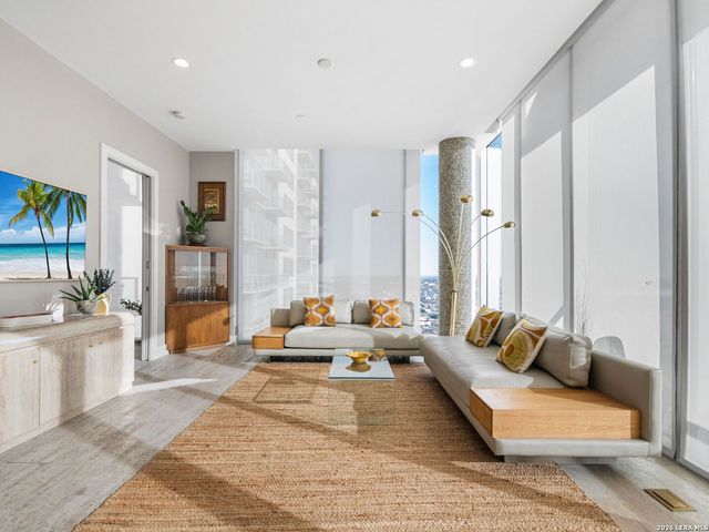 610 E Market St Unit 2807, San Antonio, TX 78205