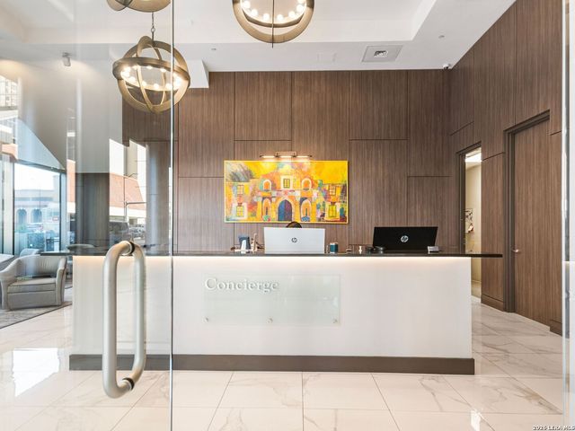 610 E Market St Unit 2807, San Antonio, TX 78205