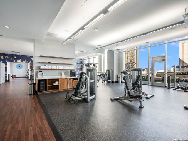 610 E Market St Unit 2807, San Antonio, TX 78205