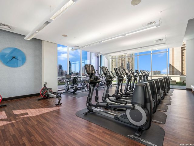 610 E Market St Unit 2807, San Antonio, TX 78205