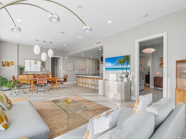 610 E Market St Unit 2807, San Antonio, TX 78205