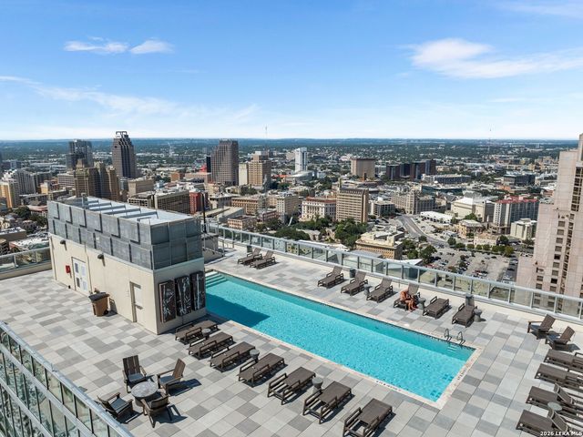 610 E Market St Unit 2807, San Antonio, TX 78205