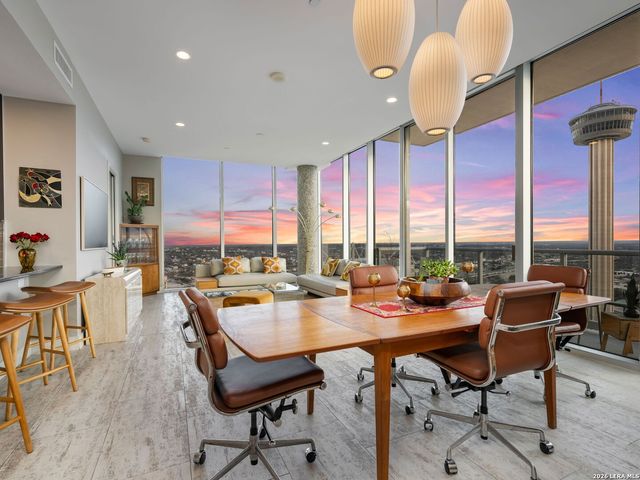 610 E Market St Unit 2807, San Antonio, TX 78205