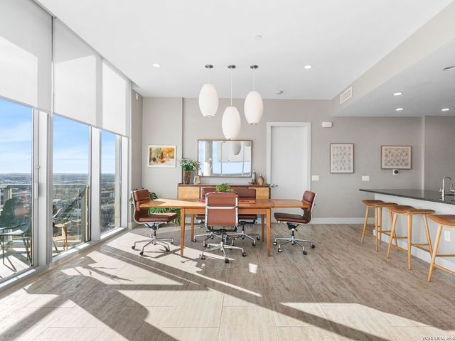 610 E Market St Unit 2807, San Antonio, TX 78205