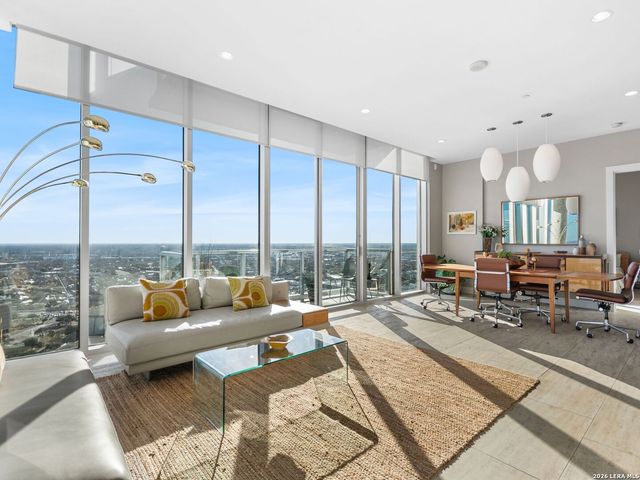 610 E Market St Unit 2807, San Antonio, TX 78205