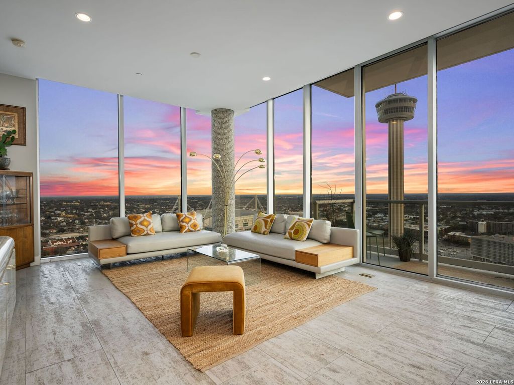 610 E Market St Unit 2807, San Antonio, TX 78205