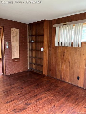 9001 Riverdale, Redford, MI 48239