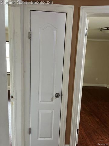 9001 Riverdale, Redford, MI 48239