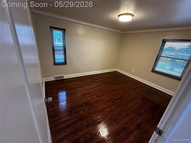 9001 Riverdale, Redford, MI 48239