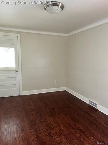 9001 Riverdale, Redford, MI 48239