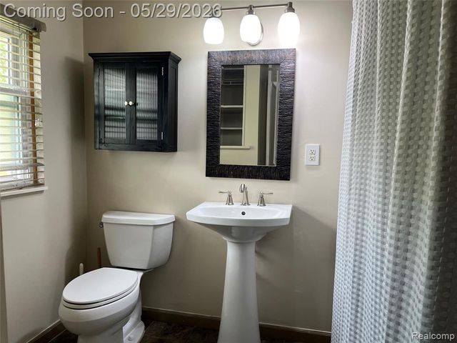 9001 Riverdale, Redford, MI 48239