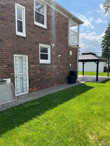 9001 Riverdale, Redford, MI 48239
