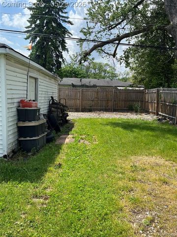 9001 Riverdale, Redford, MI 48239