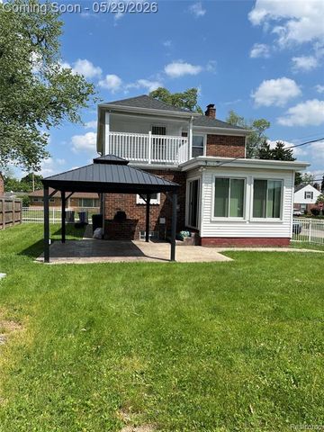9001 Riverdale, Redford, MI 48239
