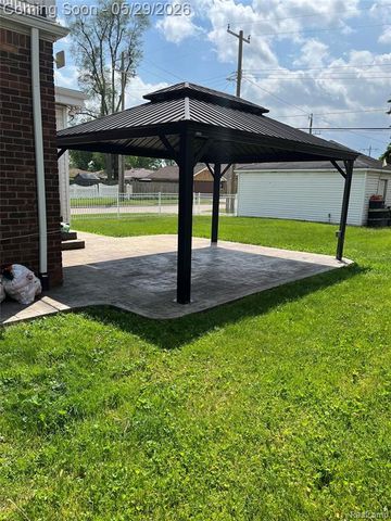 9001 Riverdale, Redford, MI 48239