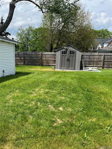 9001 Riverdale, Redford, MI 48239