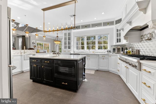 5765 VALLEY STREAM DR, Doylestown, PA 18902