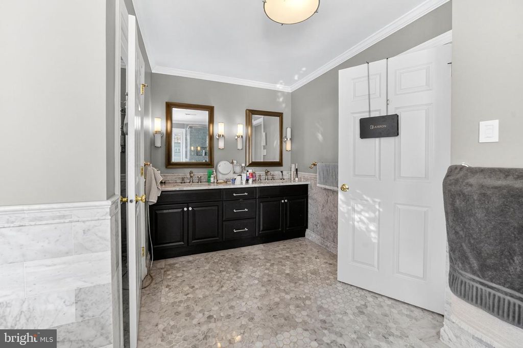 5765 VALLEY STREAM DR, Doylestown, PA 18902