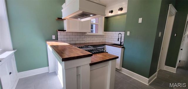 6568 Smiley Avenue, St Louis, MO 63139