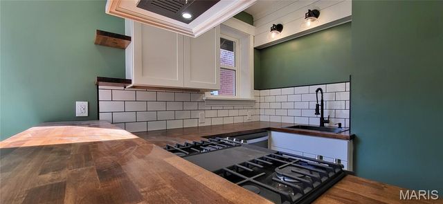 6568 Smiley Avenue, St Louis, MO 63139