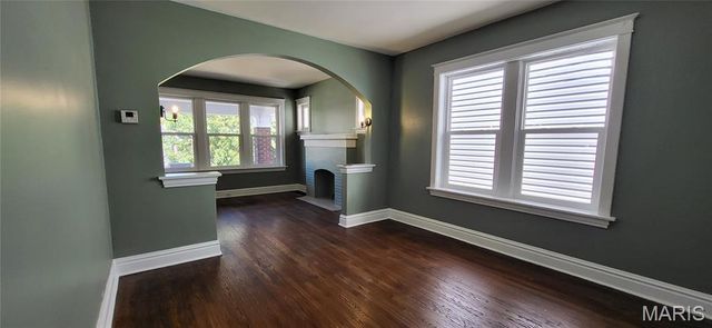 6568 Smiley Avenue, St Louis, MO 63139